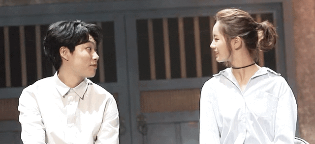 李惠利柳俊烈甜蜜约会四目相对含情脉脉