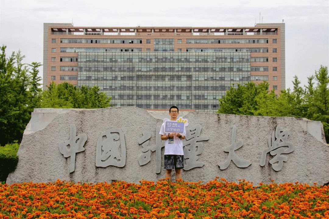 自发为即将踏上考场的高三学长 擂鼓加油 喊楼助威 江山中学 未来的"