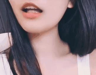 gif姑娘来两个厉害的舌头