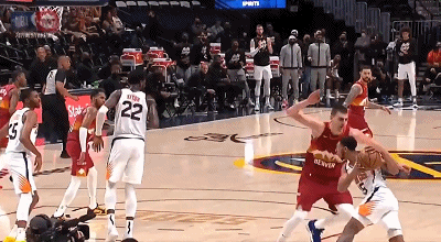 约基奇凶狠犯规,佩恩痛苦倒地,结果出炉:约基奇被驱逐