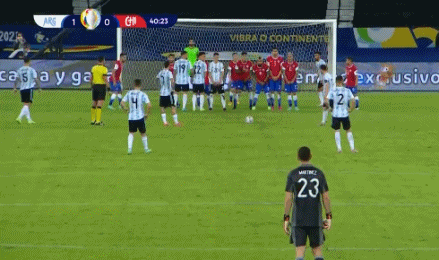 10年追27球!梅西任意球反超c罗,但最重要的使命任重道远