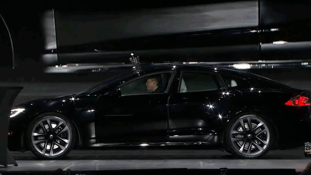 方向盘这次真“方”了！特斯拉Model S Plaid首次公开试驾
