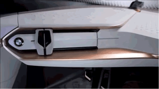 方向盘这次真“方”了！特斯拉Model S Plaid首次公开试驾