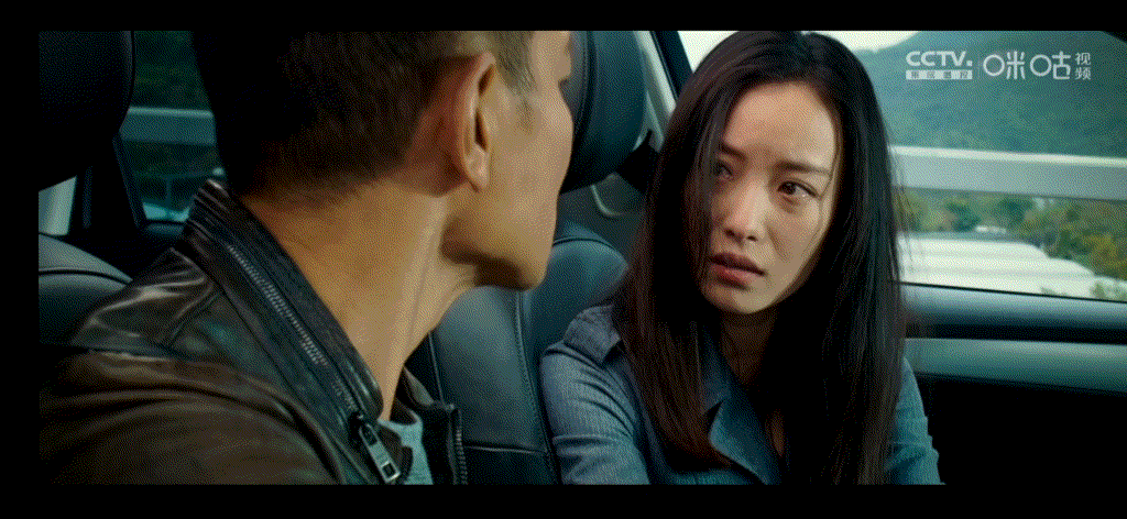 警时巾帼不让须眉,柔情时又感人至深,特别是面对剧中男友刘德华出事时