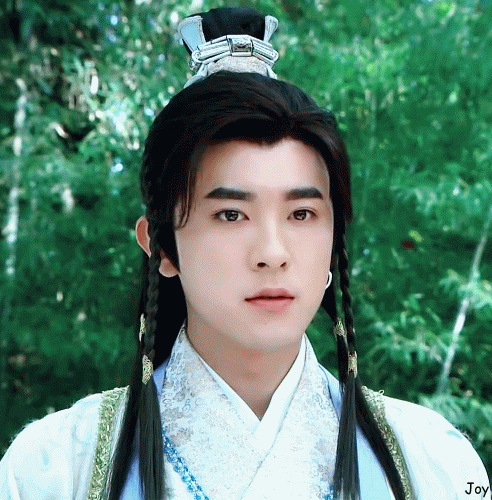 他在张倬闻,海陆主演的《真命天子》中饰演的陈友谅造型也很俊美,以前