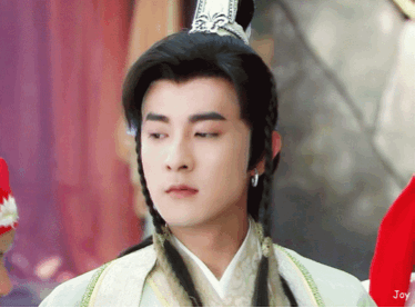 他在张倬闻,海陆主演的《真命天子》中饰演的陈友谅造型也很俊美,以前