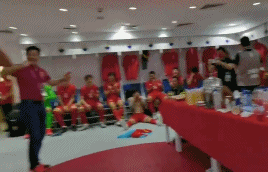 训练;战胜叙利亚的赛后更衣室内,足协的两位管理层杜兆才和陈戌源现身