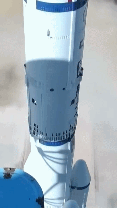 估计大多数读者的心情和大伊万差不多,算是"平淡中又带点激动":对神舟