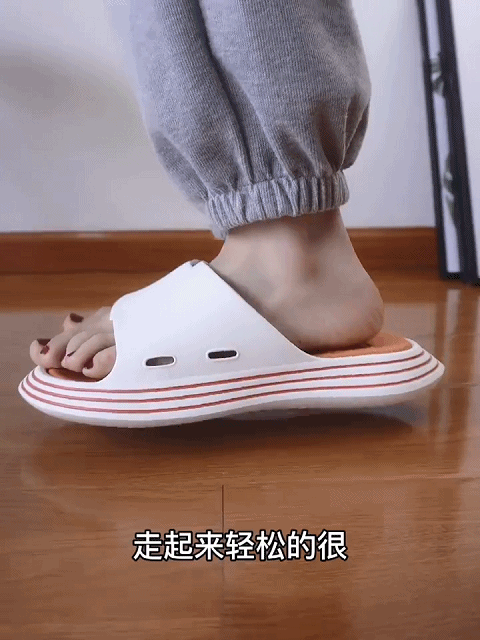 李佳琦一夜爆卖10万 双,风靡全网的轻潮跑道拖鞋,时尚达人都在穿