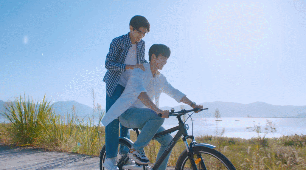 "凌云冲月,赫念昭昭"|张凌赫专访_腾讯新闻