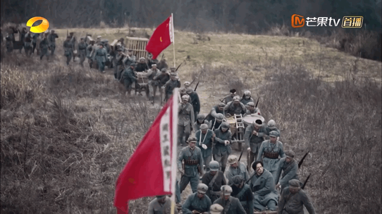 1934年10月,第五次反"围剿"失败后,红军被迫进行战略转移,开始万里