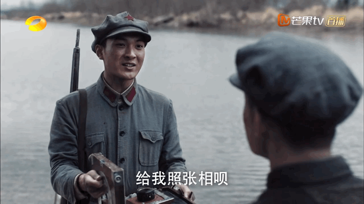 当上红军后,昝大力还是时不时缠着马胜,想要用部队里的照相机照一张相