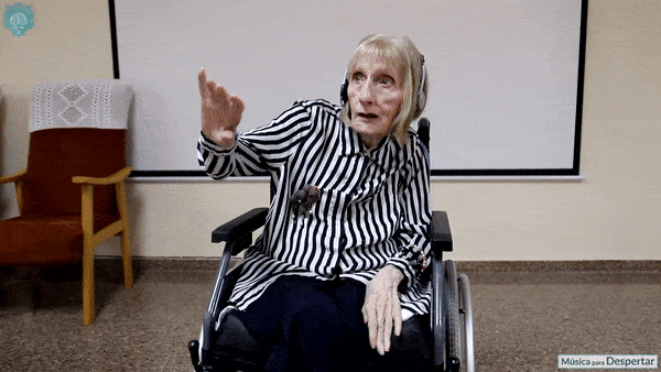 通过音乐的疗法,阿兹海默症的老人平均减少了`