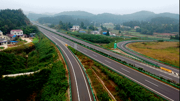 东向建成绵西高速,加快建设绵苍高速,规划布局南盐高速,强化与川东北