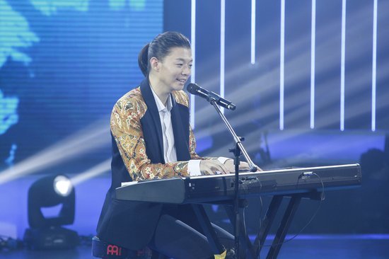 《声动亚洲》创收视纪录 霍尊日式唱腔被热捧