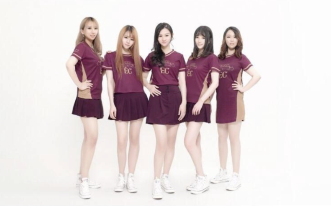 看到ag女队的颜值之后,梦泪也是按捺不住,直接晒出了梦嫂18岁的职业