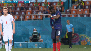 破门之后,博格巴表演了一段功夫,有点像中国的太极.