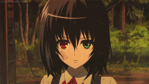 见崎鸣有一只是人偶义眼,能够看到即将死去的人.