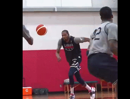 前锋 79分啊！第一场就爆！NBA前锋干翻欧洲队！中国男篮真要小心他