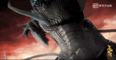 精彩打斗,一位头戴斗笠的神秘神祇与上古神兽应龙展开了激烈厮杀,海啸