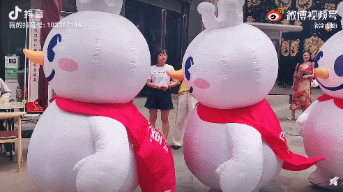 不过作为蜜雪冰城路人粉的奥莉酱还是不得不表扬一下它的洗脑种草能力