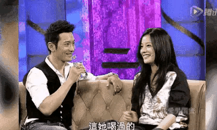 黄晓明不止一次地在公开场合说他喜欢赵薇,因为赵薇给他的第一印象