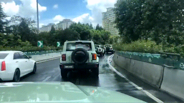 但是适时四驱也是可以越野的,长城硬派越野的顶梁柱