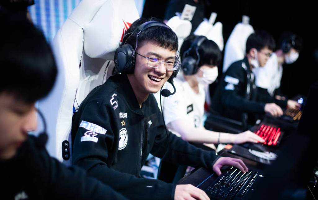 lpl公布首发名单,puff失去ig教练组信任,v5或遭遇13连败