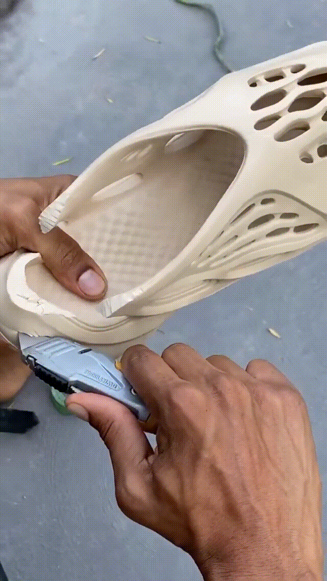 药水哥同款yeezy"洞洞鞋"被魔改一脚蹬,改装成牙刷架?已玩坏