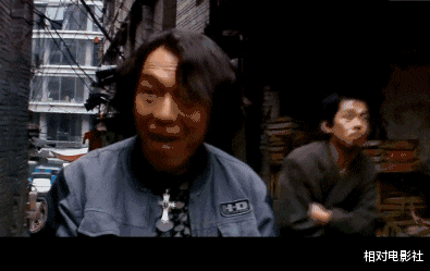 整部电影极其完美的"环形"叙事结构,与之后同样由宁浩执导,黄渤主演的