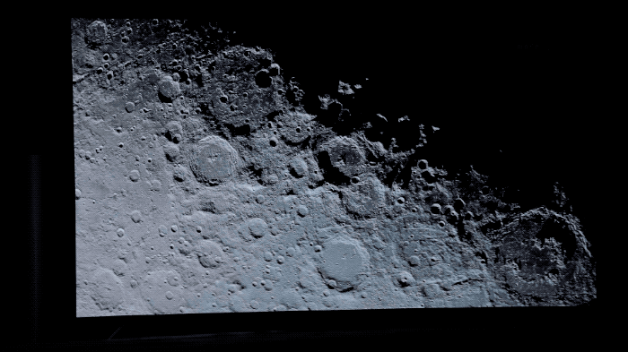 测试oled电视,它在大部分的场景中都是黑色和一种其他纯色彩的强烈