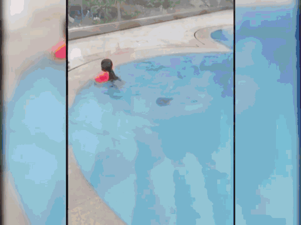 郭晶晶晒子女在豪宅泳池玩水画面，仨娃模仿妈妈跳水身手非常灵活