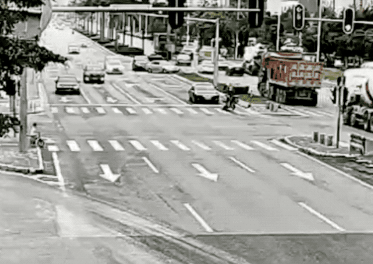 曾勇军，一级嘉奖！网友：看得我全身紧张！熊孩子啊