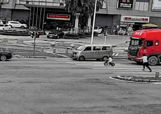 曾勇军，一级嘉奖！网友：看得我全身紧张！熊孩子啊