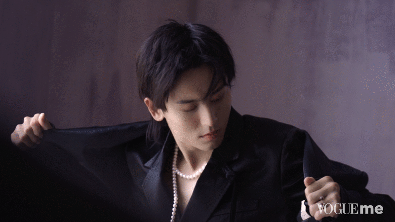 张哲瀚糊涂走红的6个月,和糊得明白的1天