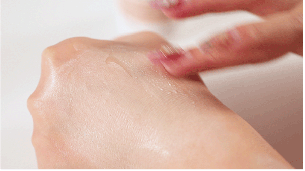 它的质地像奶油一样,三下两下就推开了,非常的丝滑.