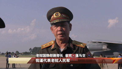 老挝人民军电视台报道中国军队援助新冠疫苗抵达万象