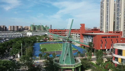 成都市成华小学蜀都分校位于成华区二仙桥西片区,民和路300号,占地