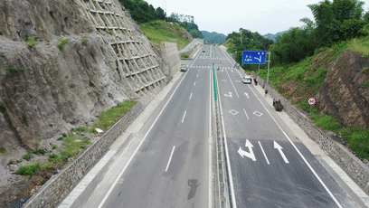 宜庆路连接线今日实现主线全幅通车
