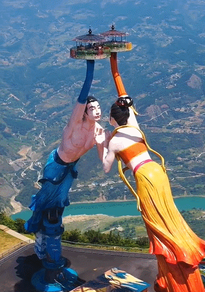 重庆武隆飞天之吻令小编记忆犹新的就是位列榜首的中国十大丑陋建筑物