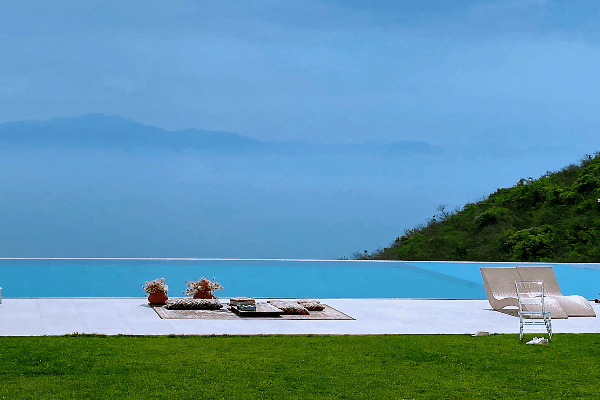 阳光 海岸 无边泳池……抚仙湖畔民宿村蓬勃发展离不开他们!