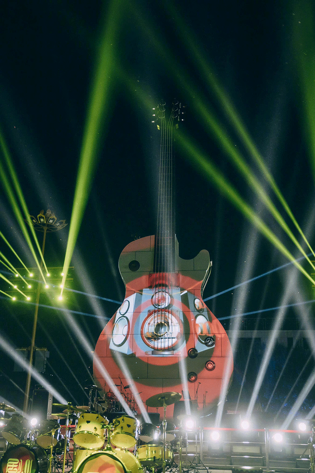 集安是一座充满魅力的城市,随着大吉他主题广场的落成,集安市又多了一