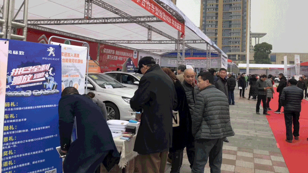 2021合川国际汽车展惊现巨巨巨型超级月亮!环球飞车表演