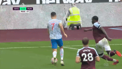 【案例解读】c罗的三次摔倒该不该判罚点球?_腾讯新闻