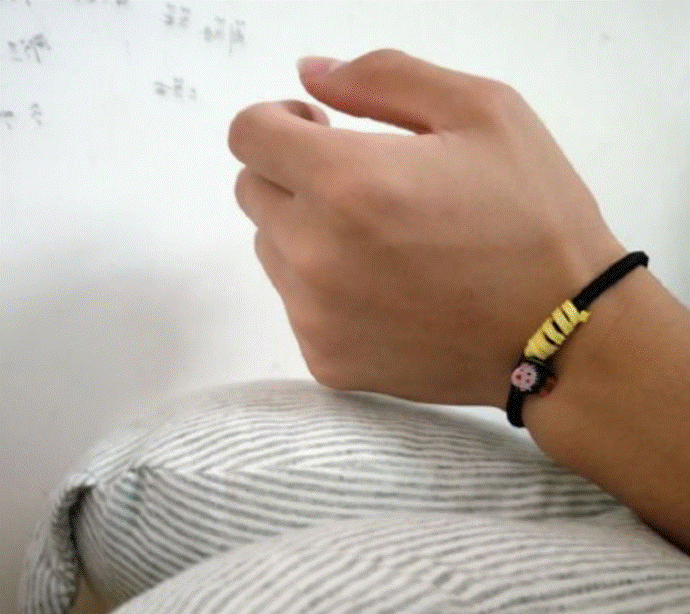 男生戴小皮筋有其独特意义女生戴表示什么让人想不到