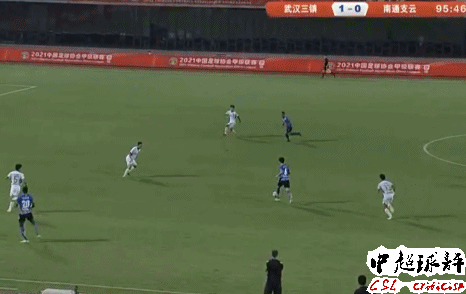 中甲 中甲今晚再现1超奇葩失误：后卫离奇送礼，本方主教练都笑了！