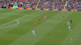 曼城替补:13-斯特芬,33-斯科特-卡森,5-斯通斯,6-阿克,25-费尔南迪