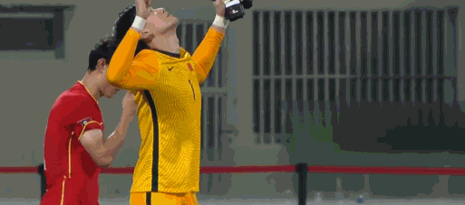 国足vs越南实时gif:张玉宁攻入首球武磊添彩 越南扳回一球