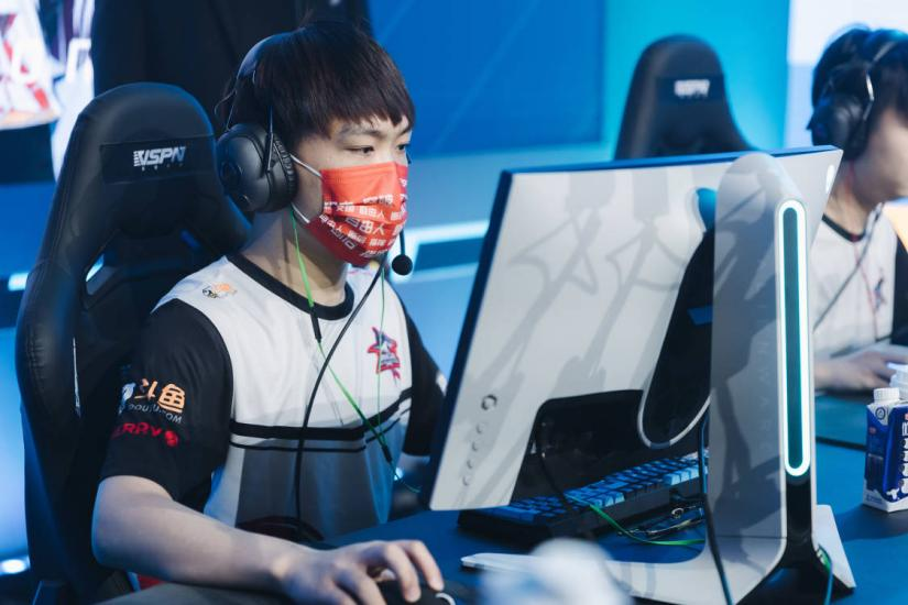 cf人物志肖奇伦顶尖自由人的成长之路冠军杯再次绽放光芒