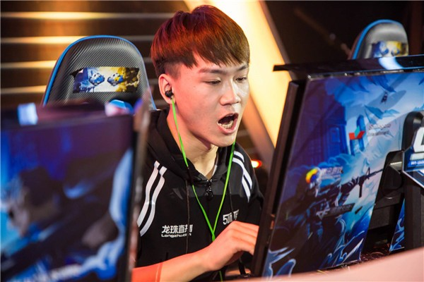 cf人物志肖奇伦顶尖自由人的成长之路冠军杯再次绽放光芒